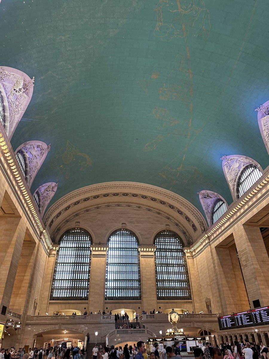 Yesterday at the Iconic Grand Central, NYC🚆 to continue the <a href="/nChainGlobal/">nChain</a> Roadshow in America 🇺🇸. Blue Chip Companies and Private Equity firms are starting to realise the potential in transforming their companies from Web 2.0 to Web 3.0 and the benefits in using our unique