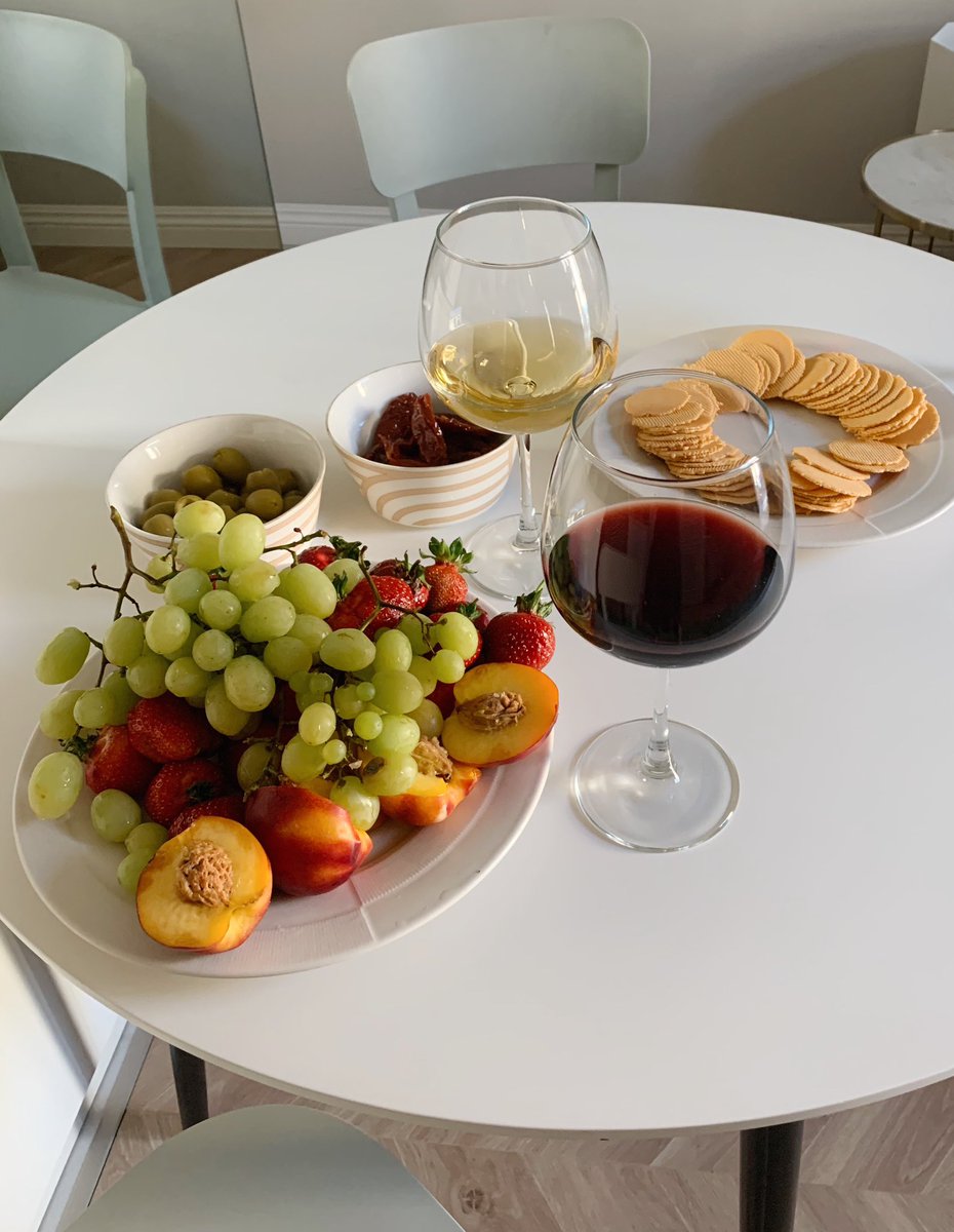 FridaMania's tweet image. Очень сложно было выбрать один аромат от Frederic Malle. Ну и с хобби тоже адски сложно, на первом месте, наверное, путешествия, причём именно на самолёте ✈️