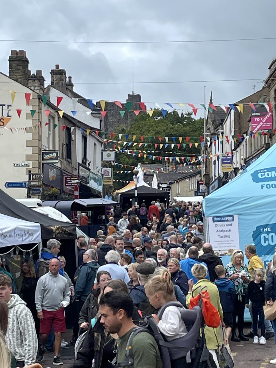 DNeklesa's tweet photo. #ClitheroeFoodFestival today! #RibbleValle #lovelyLancs https://t.co/mbWicWvPbd