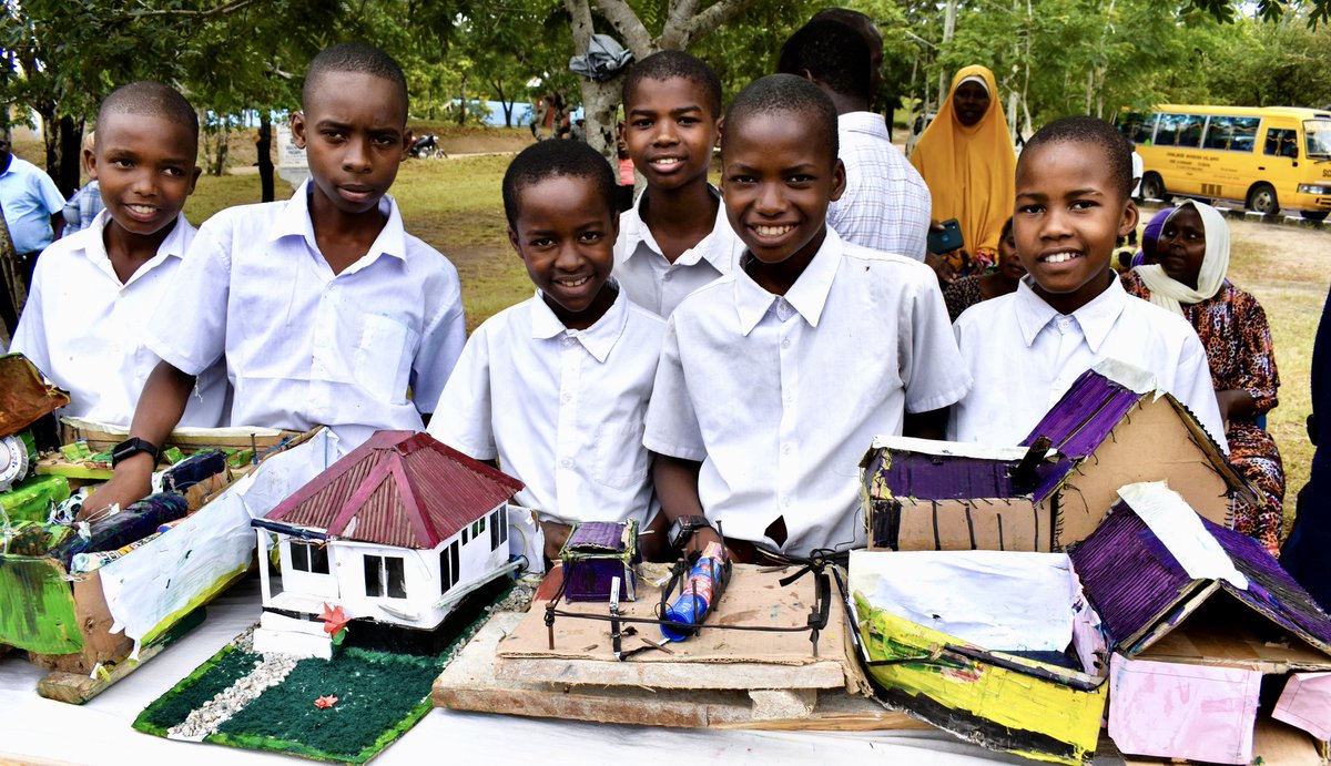ShuleBora's tweet photo. Happy #InternationalYouthDay 2023!
Through science and innovation, young minds hold the key to a more inclusive, sustainable and eco-conscious future.
#YouthDay
#IYD2023
#SustainableFuture
#ShuleBora
#MkoaniPrimarySchool https://t.co/zFFfc3paoU