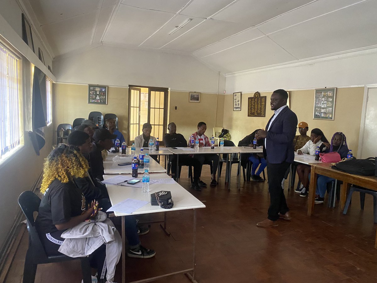 bara_ncube's tweet photo. I want to be that mentor I never had , that plug I never had and that big industry brother I never had.

“Embracing innovation and understanding how to navigate the digital era is the key to unlocking new opportunities and staying ahead of the curve.”

#DigitalSkillsTraining https://t.co/alD0aRYncs