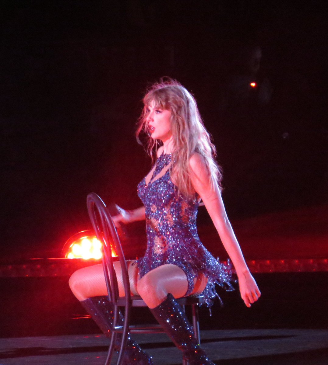 bluestmoonlight's tweet photo. Sit on me mommy https://t.co/YB4XCwGyHY