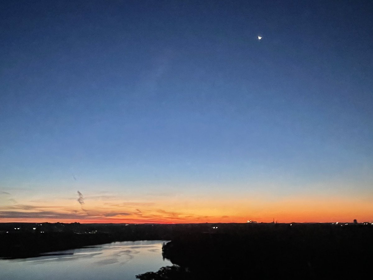 #Prismatic #impressionistic #sunrise #daybreak over #Cambridge #Harvard #Boston (notice #moon in last photo) <a href="/ericfisher/">Eric Fisher</a>
<a href="/TaniaLealTV/">Tania Leal</a> <a href="/ShiriSpear/">Shiri Spear</a> <a href="/Met_CindyFitz/">Cindy Fitzgibbon</a> <a href="/laabsTWC/">Tom Laabs</a> <a href="/weatherchannel/">The Weather Channel</a> <a href="/PeteNBCBoston/">Pete Bouchard</a> <a href="/NewEnglandInfo/">VisitingNewEngland - Eric's Stories of New England</a> <a href="/CambridgeUS/">Mark</a> <a href="/sarahwroblewski/">Sarah Wroblewski</a> #followingnecn <a href="/antoinetteA/">antoinette antonio</a>
