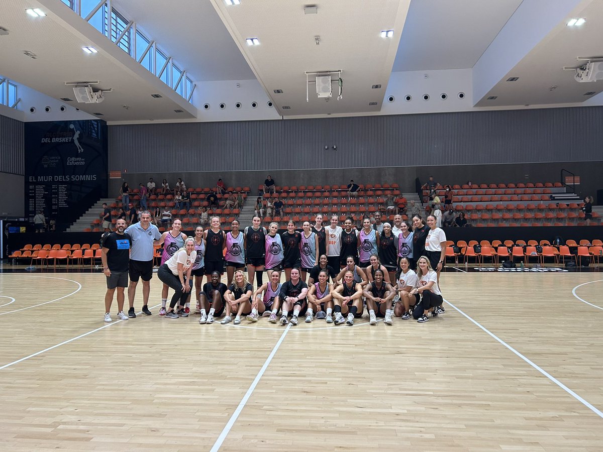 42SaraMo's tweet photo. Leaving Spain and feeling very grateful. First and foremost, for @Pacific_Hoops being such a fun, adventurous, and respectful group. Shouts to @BradleyDavisUOP for a great culture he’s built and it’s obvious why this team was such a pleasure to work with! Go Tigers! https://t.co/lvSIYHWIeO