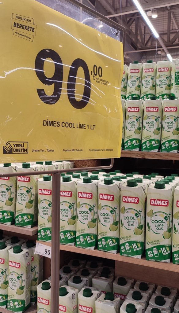 Yoğun rağbet gören Dimes Cool Lime konsantre içeceğin 1 lt'lik kutusu 90₺'ye satılmaya başladı. Ürün içeriğinde;
 %2 limon suyu konsantresi ile nane ve misket limonu aroma vericisi var.
16 bardak ürün çıkan tek kutu 100 gr yani yaklaşık 50 küp şeker içeriyor.
#NeİçtiğiniziBilin