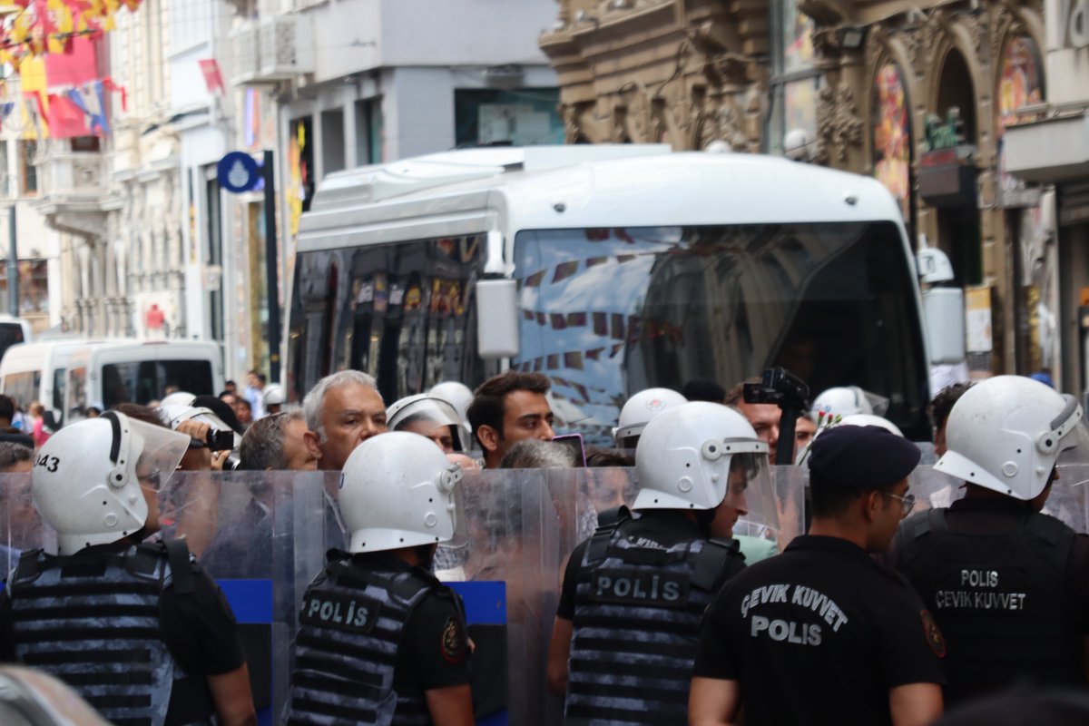 Tespit edebildiğimiz kadarıyla #CumartesiAnneleri959Hafta buluşmamızda gözaltına alınan arkadaşlarımız:

Hanife Yıldız
Mikail Kırbayır
İkbal Eren
Maside Ocak
Yılmaz Haksever
Adil Can Ocak
Eren Keskin
Gülseren Yoleri
Leman Yurtsever
Coşkun Üsterci
Ümit Efe
Davut Arslan