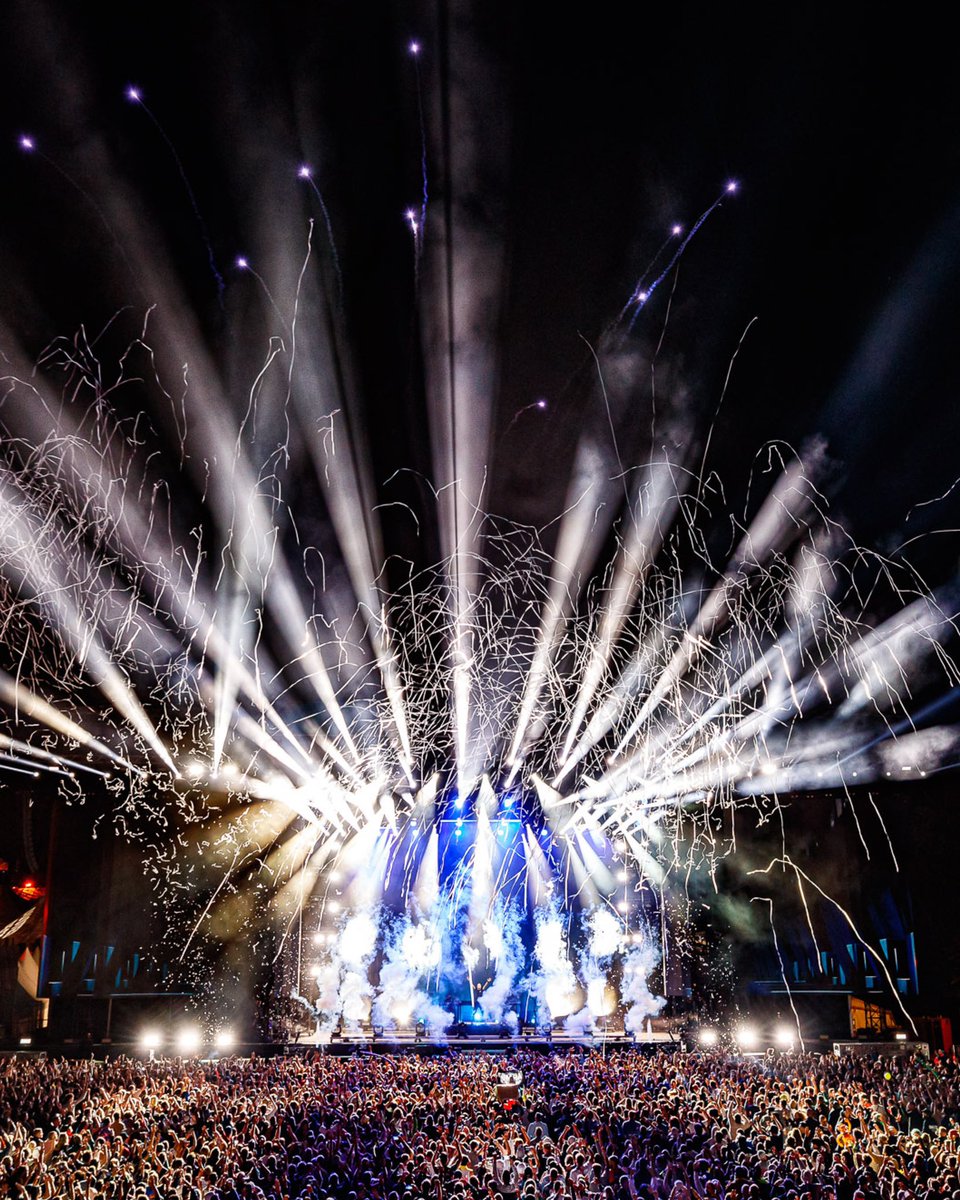 arminvanbuuren's tweet photo. What a magical night it was! Danke Sonne Mond Sterne for the love 🇩🇪🔥 https://t.co/9tLNyQqrLi