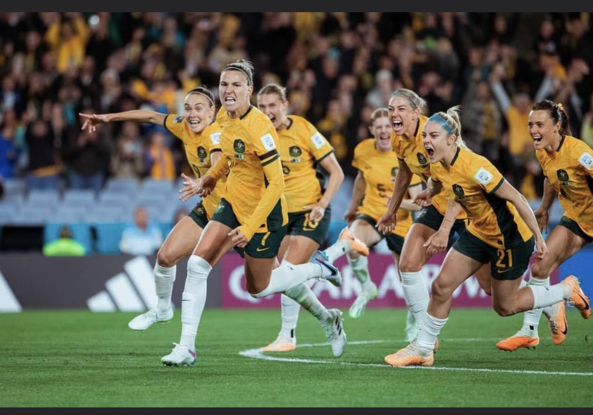 podes17's tweet image. 💚💛🤗🤗🤗 Go Girls!!!!! #Matildas