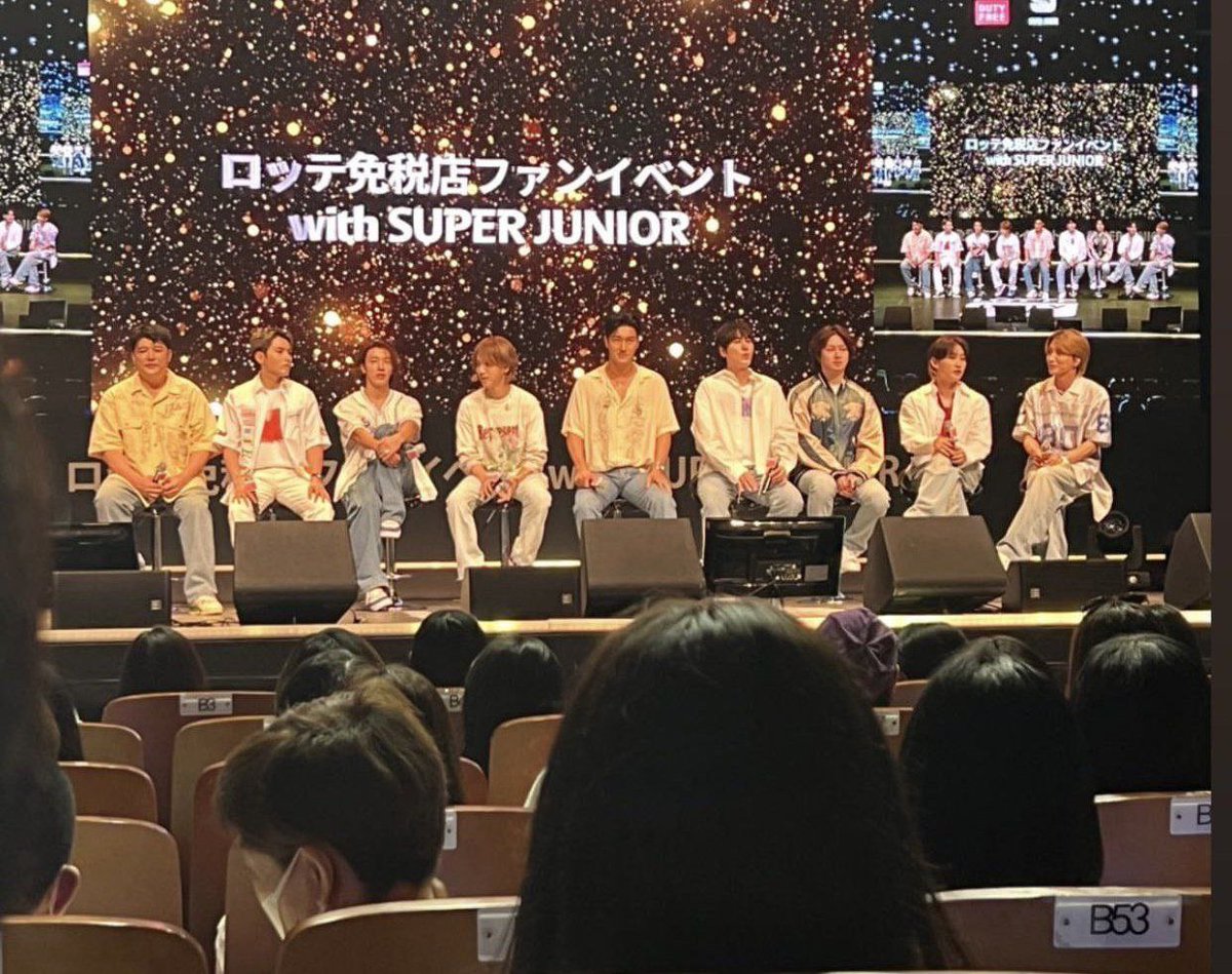 Yootab15's tweet photo. چند دقیقه است زل زدم به این عکس و هی میشمرمشون...
بالاخره ot9 ...
گریه میکنم 
#superjunior 
@SJofficial https://t.co/d6EoJW8Upg