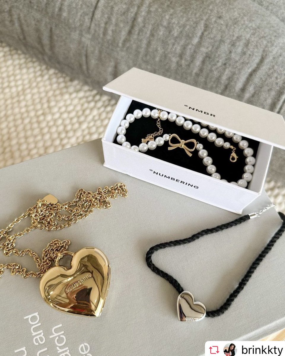 fromdesine's tweet photo. best seller #11
✴︎ Numbering Ribbon Pearl Necklace 
Material: Simulated Pearl, 14K Gold Plated Brass 
Length: 39.5~47.3cm

⭐️  3,590.-  ส่งฟรี  (🛩️) https://t.co/XbtpbFrX79
