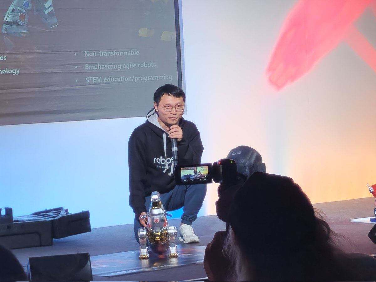 TFShowUK's tweet photo. Just at the panel. Some of the early prototypes were amazing. However the real star was Grimlock. 😀 Soundwave next? @Robosen_Rocky @RobosenUK #Robosen #TransformersContest #TFNation2023 https://t.co/7TA7vN3yKw