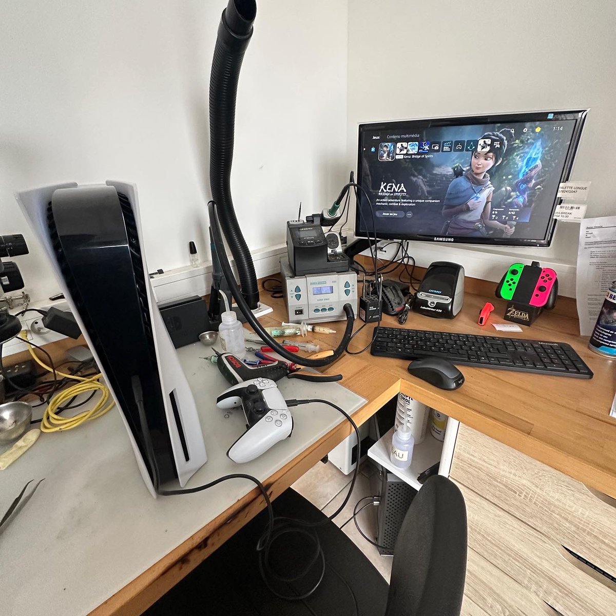 ConsolexContact's tweet photo. Aucun signe de vie 😱
On a fait revivre cette PS5 🫵
#consolex #consolexbordeaux #reparationconsole #ps5 https://t.co/dHzPJQ7f5R