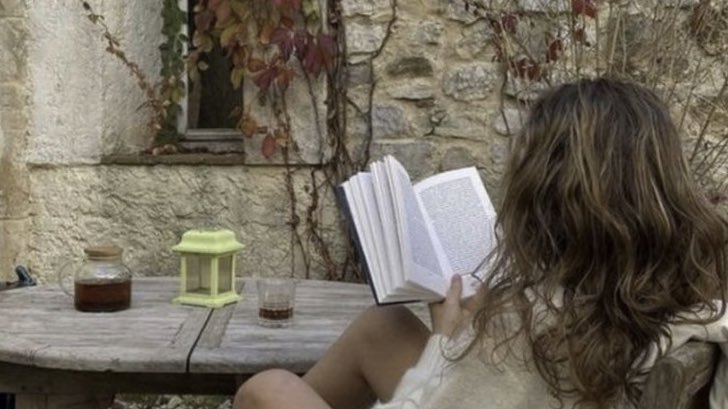 malusokay's tweet image. Reading outside &amp;lt;3