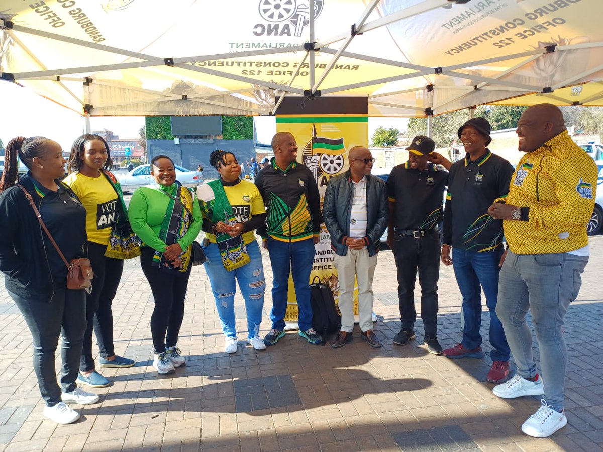 DadaMorero's tweet photo. Amandla Comrades🖤💚💛✊

This morning I started my day with door to door and visibility campaign at ward102.

📍Randbug CBD, KFC.

#Ward102
#VoteANC
#ANCLives
#ANCLeads https://t.co/9MAD5Kfdg7