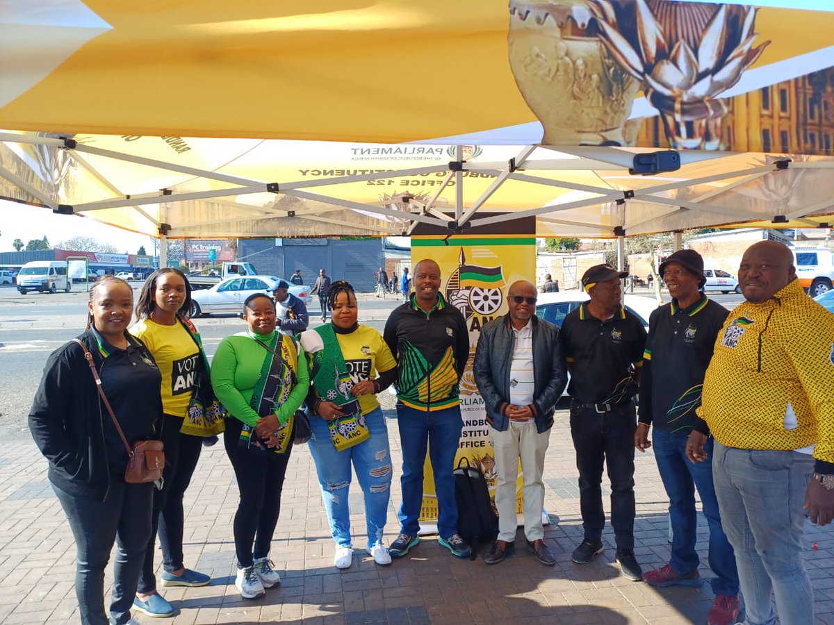 DadaMorero's tweet photo. Amandla Comrades🖤💚💛✊

This morning I started my day with door to door and visibility campaign at ward102.

📍Randbug CBD, KFC.

#Ward102
#VoteANC
#ANCLives
#ANCLeads https://t.co/ip05DKOvY2
