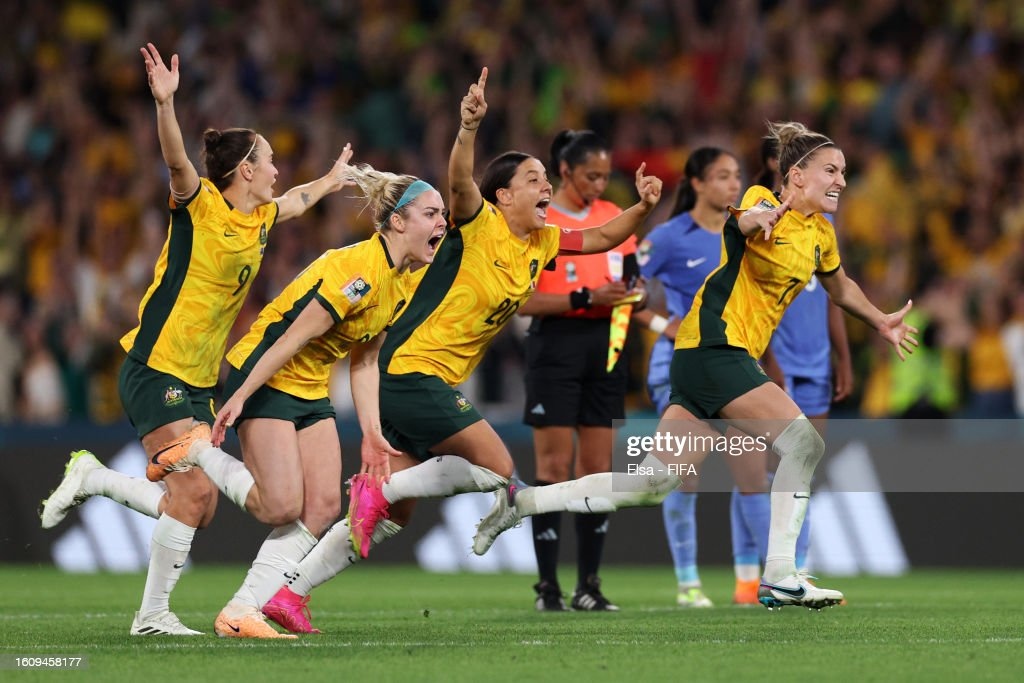 GettySport's tweet image. Australia players celebrate their side's victory in the penalty shoot out and to make it to the semi-finals after their @FIFAWWC 2023 Quarter Final match against France at Brisbane Stadium. | August 12, 2023 | 📷: @ElsaGarrison #GettySport #FIFAWWC #BeyondGreatness @TheMatildas