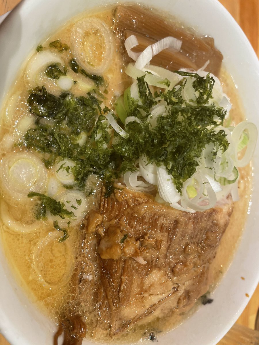 pof4427's tweet photo. 人類みな麺類の胡麻ラーメン
これは期間限���だけど、絶対に食べるべき https://t.co/nAZUzMAQz0