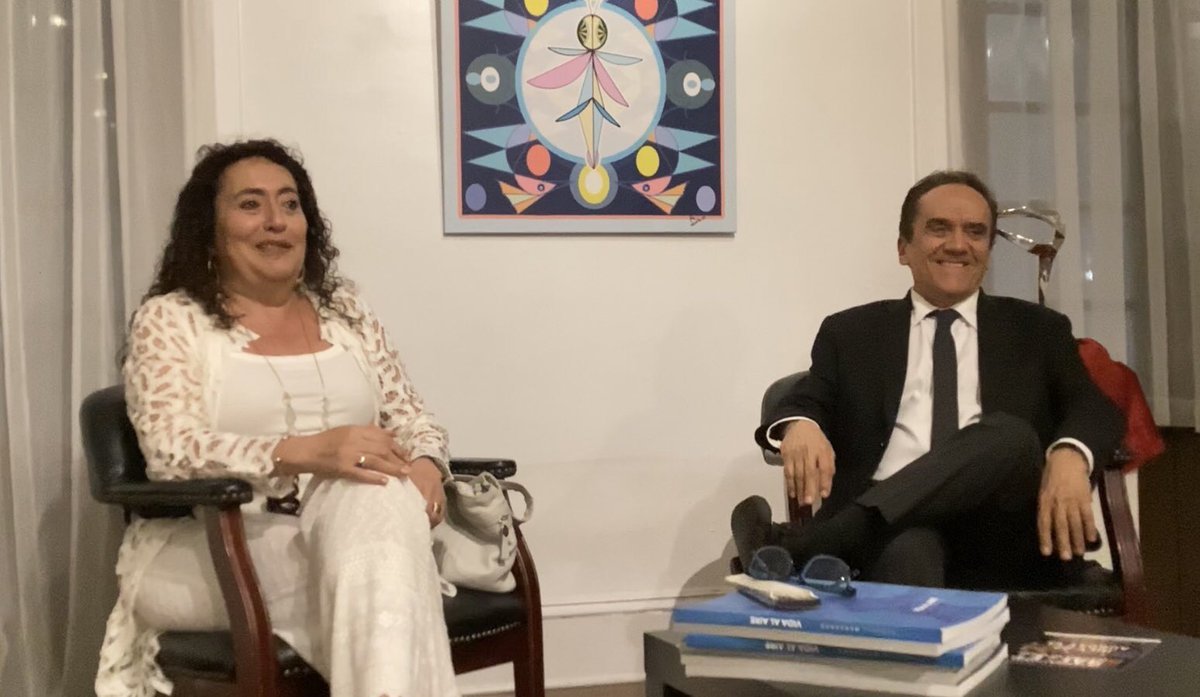 [MT] Anoche <a href="/MiamiHCAC/">Miami Hispanic Cultural Arts Center</a> … con <a href="/ManzPrensa/">@ManzanosPrensa</a> Premio “Criticism and Culture of Ballet” durante la presentación de su #libro “Vida al Aire” <a href="/intballetfest/">International Ballet Festival of Miami</a> #ballet <a href="/MiamiDadeArts/">MDC Cultural Affairs</a> @ArtsBizMiami <a href="/artburstmiami/">ARTBURST</a> @filmeweb <a href="/casadanza1/">casadeladanzalogroño</a> <a href="/DanzadanceOrg/">DANZADANCE ORG</a>