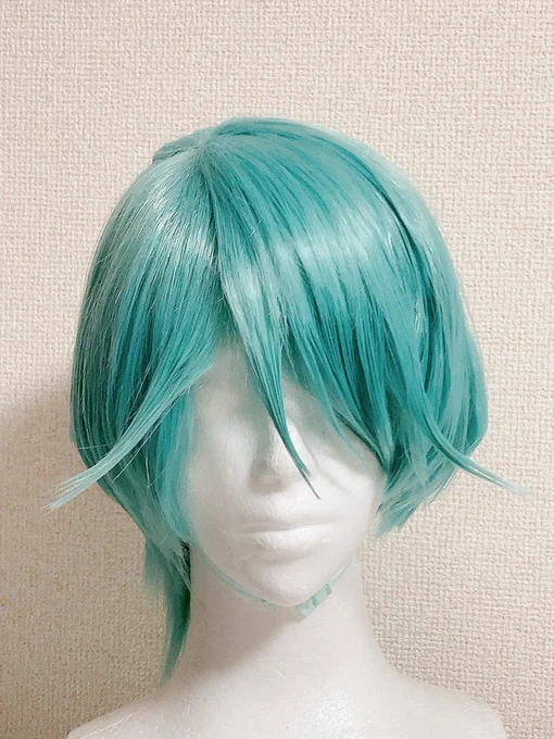光雪のウィッグ作った マネキン小さいからハネが大袈裟に見える