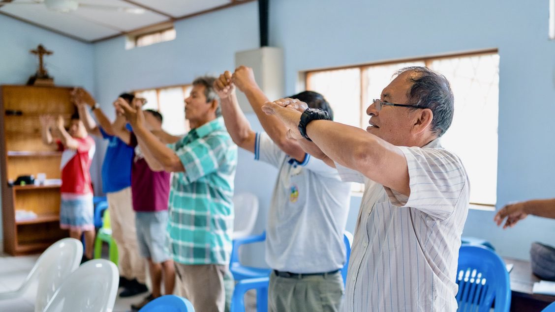 eagleprojects's tweet photo. In Feb, Dave Schlup taught the first half of Block 1, and now I will teach the next half. The training is being taught in Spanish, but the students speak their own tribal languages as well. So they transfer the material to their tribes, teaching unreached groups of people. 2/2 https://t.co/OCjo465bJI