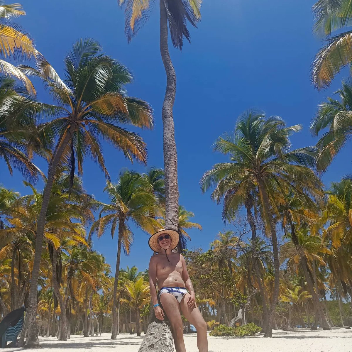 luis_jose113's tweet photo. Disfrutando un día de sol, playa y arena en #CayoSombrero ☀️🌊 https://t.co/itZAA4jq1h