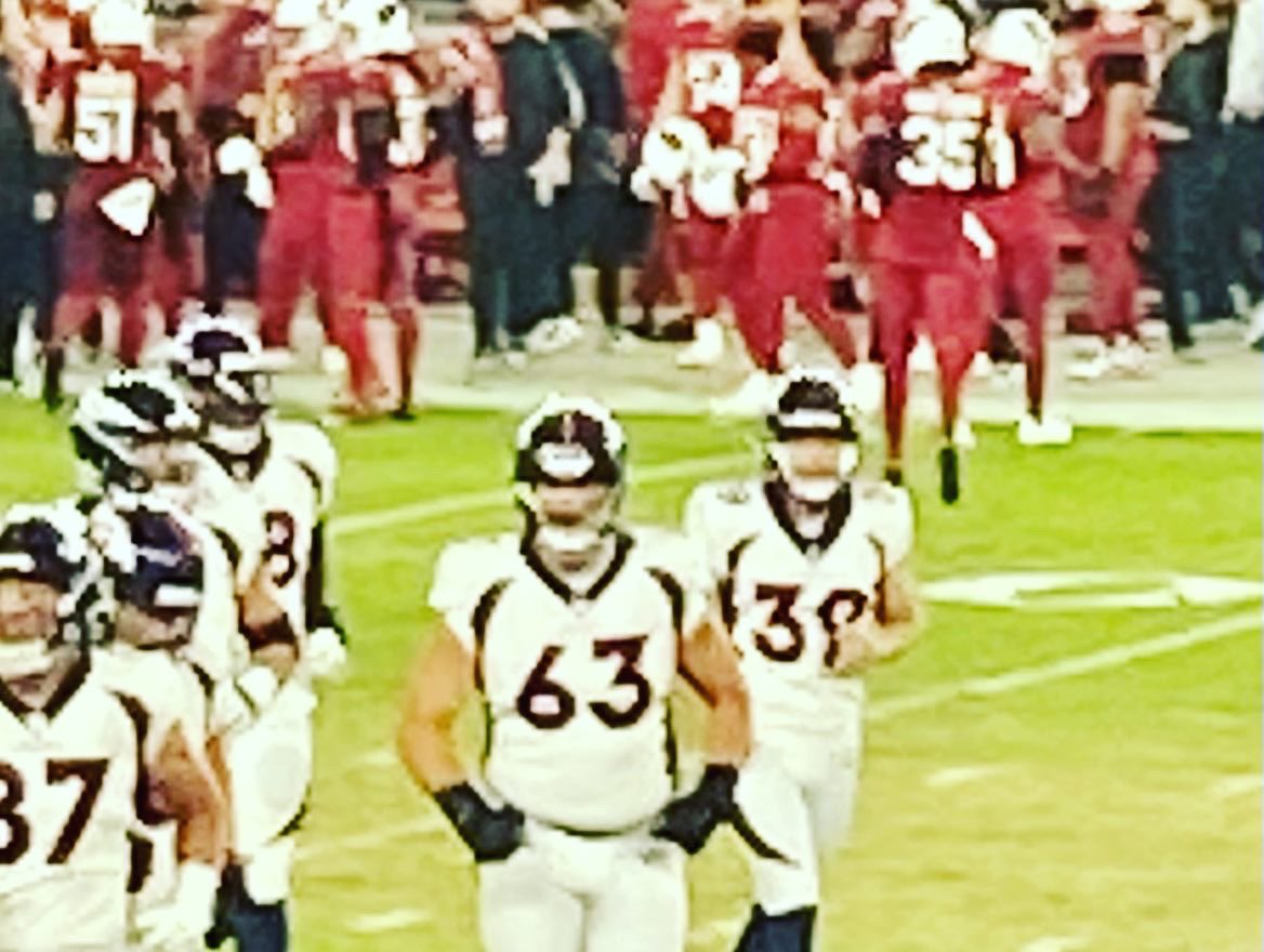 Special night to see the NFL debut of our guy @PHSKnightsFBall alum Alex Palczewski for the @Broncos So much work went into a strong showing on the field tonight. Proud of you. #StepAndStayOnTrack #OLPride #LetsRide