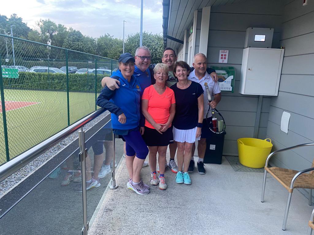 These legends are through to the Class 3 Mixed League semi final next week!!! Well done all- the club is behind you 👏🎾👏