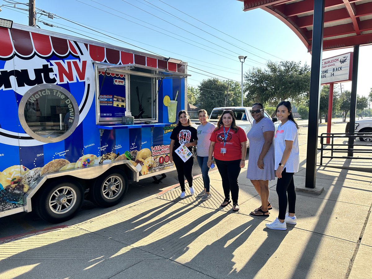 russelllonnie3's tweet photo. Thank you @unitedtolearn for the “Donut NV” truck this week @BurlesonDISD Team members were surprised and happy to receive such a sweet treat😋. Love it! #AmazingPartner @SpruceV_T @ACEDallasISD @TeamDallasISD https://t.co/d6Uu8OSw8P