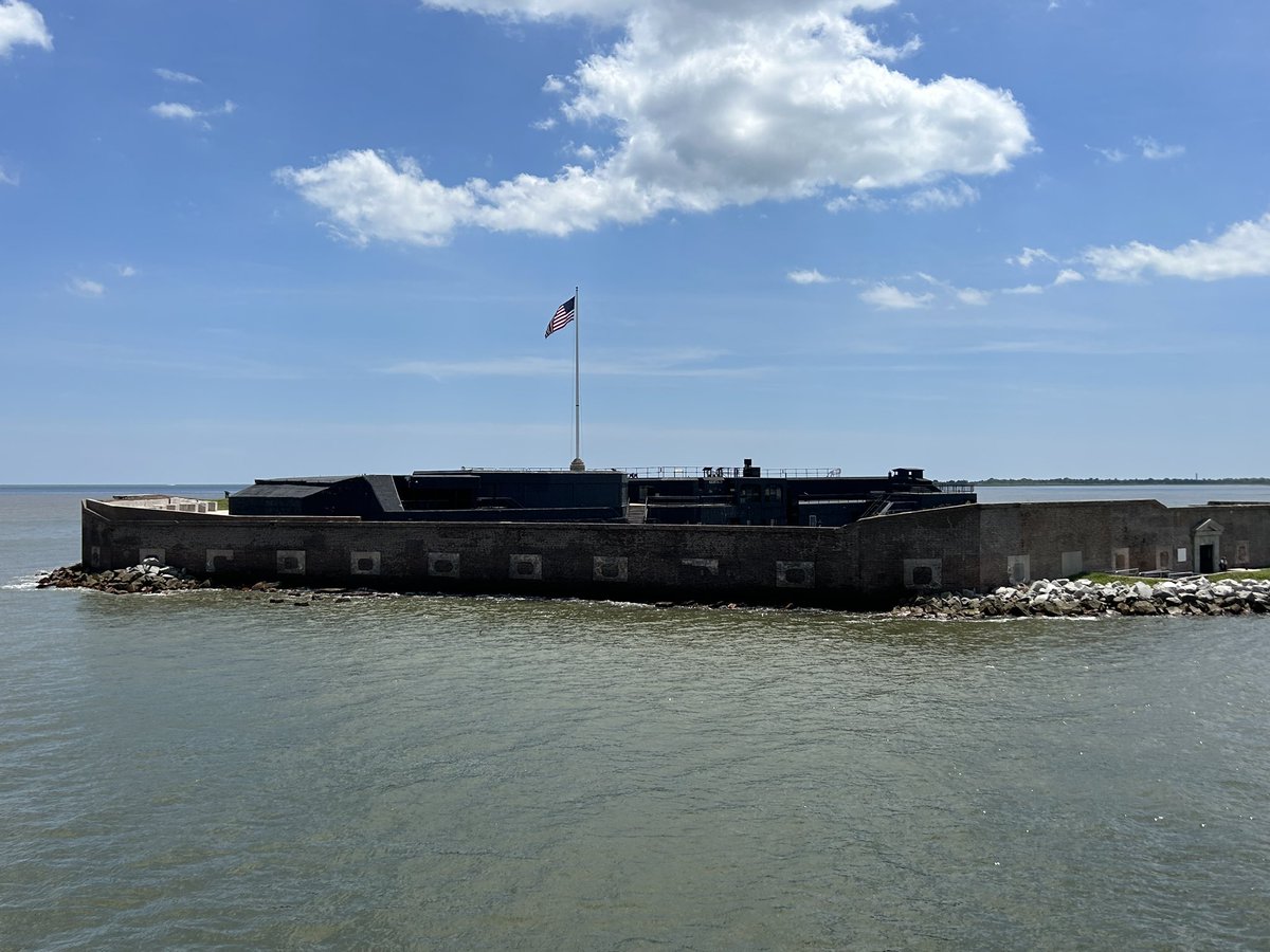 DarvasBoxAI's tweet photo. Guess where I’m at now? Back in the day the walls were actually 3x higher, should be easy for anyone who knows US history to guess🇺🇸🇺🇸
Traveling like Darvas did, no dancing though #DarvasStyle https://t.co/GmP8EKuw9M