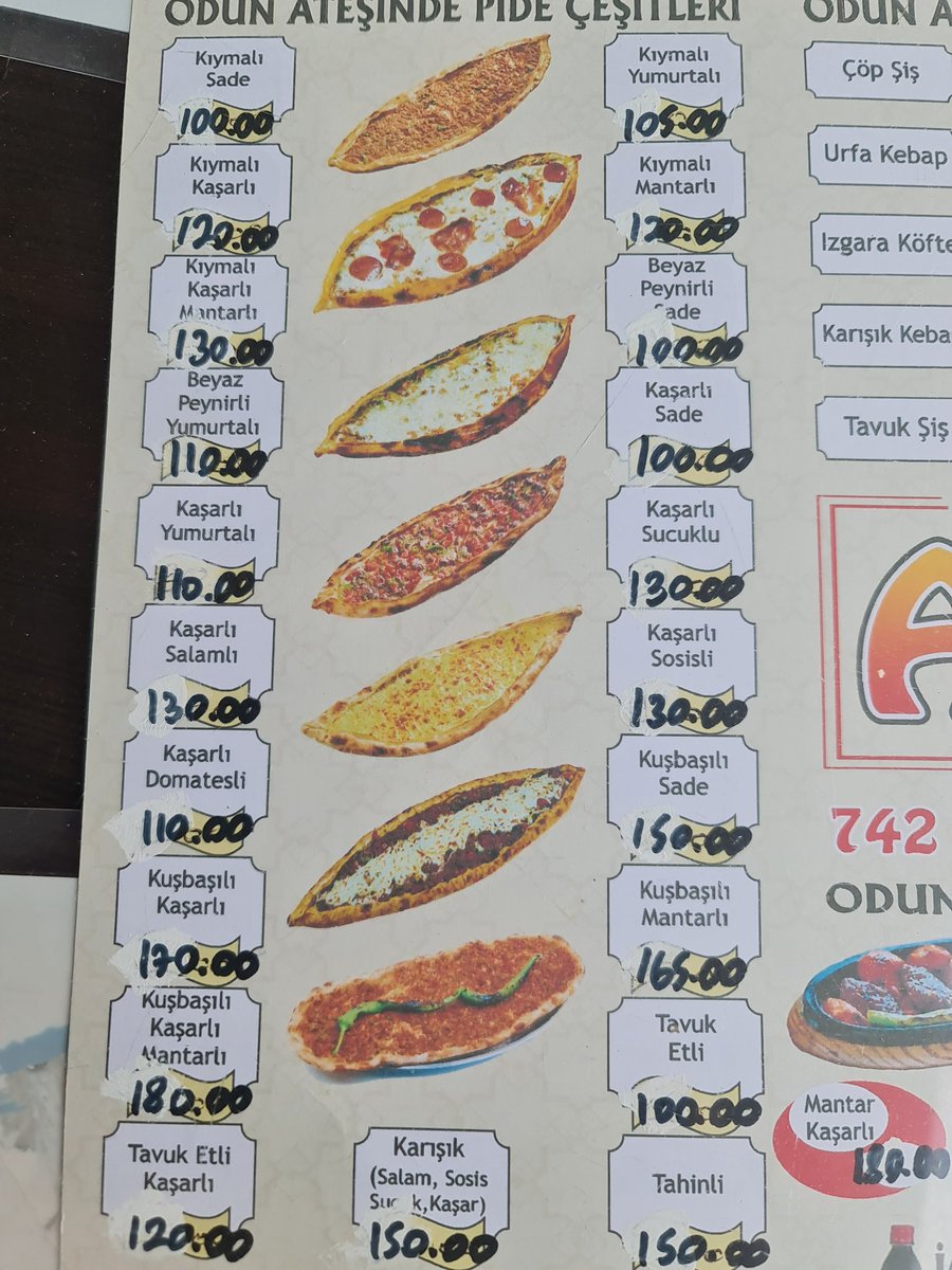 SELCUKTASALI's tweet photo. 🛑 Seferihisar da bir Pideci 
🛑  180 TL 1 adt pide x4 kişi
🛑  Kola dahil 1000 tl.. Pes arkadaş
#zam #emekli #deprem #ekonomideprem #Malatya #SonDakika #gündem #Malatyadeprem #dolar27 #dolar #develüasyon #mazot #kira #konut #mehmetsimsek https://t.co/Nvt7Gg2Na7