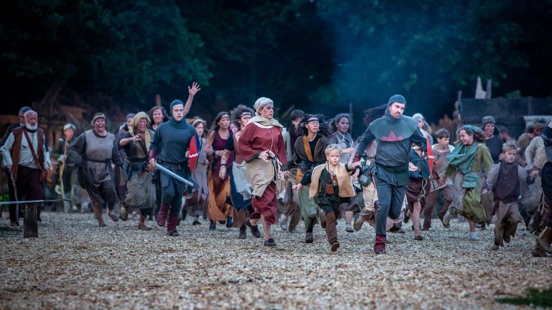 Na zeven jaar is Beesel er weer helemaal klaar voor. Vrijdagavond klokslag 20:30 uur ging een nieuwe voorstelling van het Draaksteken in première. “Het drakenbloed borrelt weer.”

draaksteken.nl