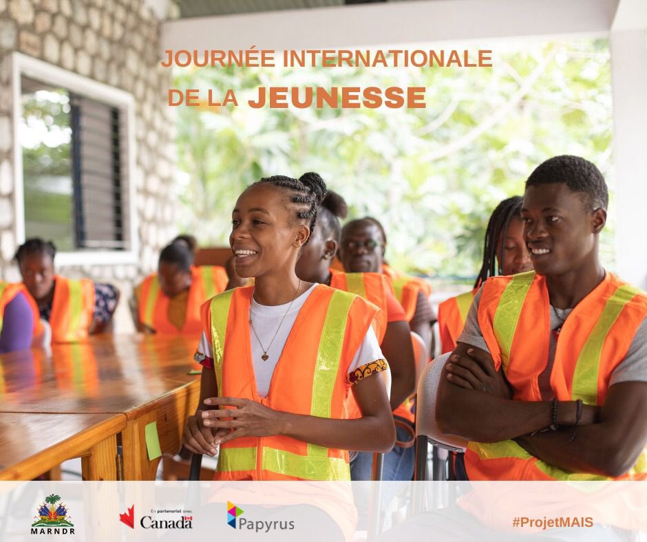 HaitiPapyrus's tweet photo. #ProjetMAIS salue le leadership des jeunes ambassadrices-eurs qui sensibilisent les productrices-eurs aux questions liées à la gestion des risques et désastres et qui participent avec l’aide de nos agronomes au suivi des plantations. #MARNDR #Canada #Papyrus https://t.co/EdJjn2FzMu