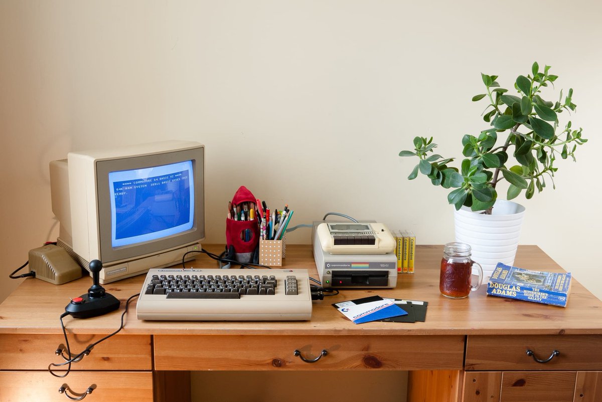 makerstations's tweet photo. Vintage desk setups by Adam Podstawczyński. https://t.co/oDprLeow8c