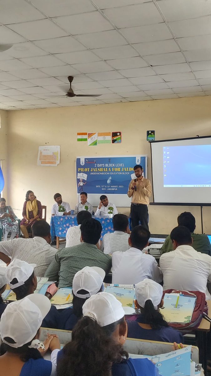 LakhimpurDist's tweet photo. Today on 12.08.2023, a 2-day Pilot #Jalshala for #Jaldoots, training programme under Jal Jeevan Mission #JJM has started from today under Nowboicha Educational Block, Lakhimpur. Such Jalshalas would be organised in all the  blocks of the district next.
@CMOfficeAssam 
1/2 https://t.co/IVSuZJtjb3