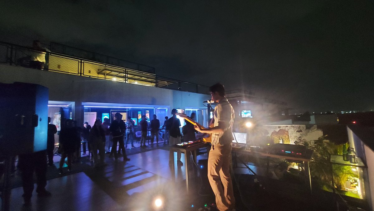 shashieagle's tweet photo. Listening to @Sultanof27  at @BLRxZo is like living the life in heaven! What a soulful performance ❤️ mind blown! 

Those have missed it have really kissed a gem ! 

Immersive art festival! 

@TheZoStudio @The_Zo_World @BLRxZo @HelloTelos https://t.co/pr2Q8ngpYl