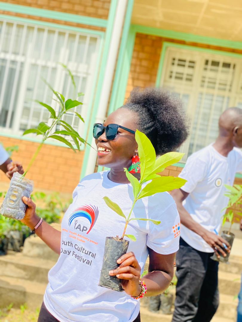 UNFPASouthSudan's tweet photo. When #YouthLead, it paves the way towards a better world 🌎 🌍 🌏 

@UNFPA together with @UN_SouthSudan Min of Environment, Youth Coalition and young people in Tree planting at University of Juba 

#InternationalYouthDay 
#Musharaka4Tanmiya https://t.co/WzpTVji9H0