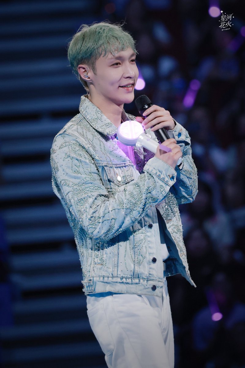 xifim_'s tweet photo. @layzhang @lay_studio آه هنا كل المشاعر الجميله و الامتنان والتقدير و الحب اكيد 💜
بس ضحكني لما ماعرف يضبط اللون البنفسجي بالاداء و اعتذر ل🐚😭 يجننن ييشينغ
#GRANDLINE3inBJ_Day1
#LayGrandLine
#LAY_GRANDLINE2023
@layzhang https://t.co/TGjJZ989Vx