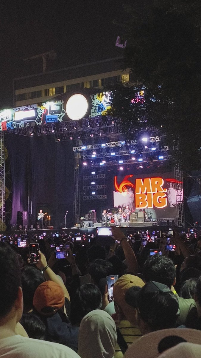 bryandaputra's tweet photo. The 90s Festival 🤘🏼 https://t.co/O3GAbWwFa1