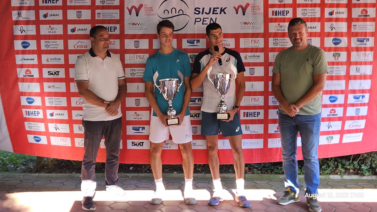 hts_sluzbeni's tweet image. Luka Mikrut je u finalu singla na #ITFTennis turniru u Osijeku, a s Matejem Dodigom otišao je do kraja u konkurenciji parova. 👏🏆🎾🇭🇷

Više na linku: bit.ly/45aO047

📷: Osijek Open

#Mikrut #Dodig #Jakic #ITFWorldTennisTour #Osijek