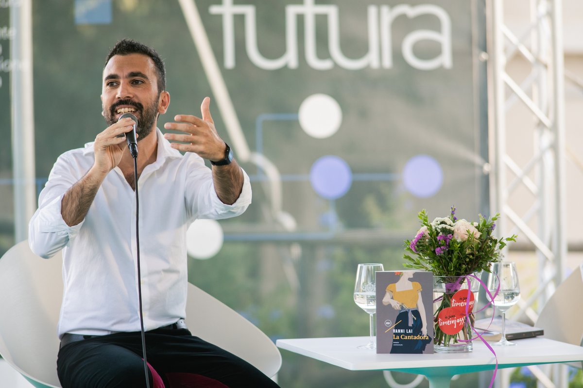 timeinjazz's tweet photo. La presentazione del libro di #VanniLai a #SaCasara.
L'invasione musicale della #RustyBrassBand.
La beatbox di #AlienDee assieme a #NanniGaias trio e il groove di #DjCris che accende le notti.
Le altre immagini della ๐พ๐๐ฎ๐ฟ๐๐ฎ ๐ด๐ถ๐ผ๐ฟ๐ป๐ฎ๐๐ฎ ๐ฑ๐ถ #๐ง๐ถ๐บ๐ฒ๐ถ๐ป๐๐ฎ๐๐. https://t.co/4Z5qyIMkYf