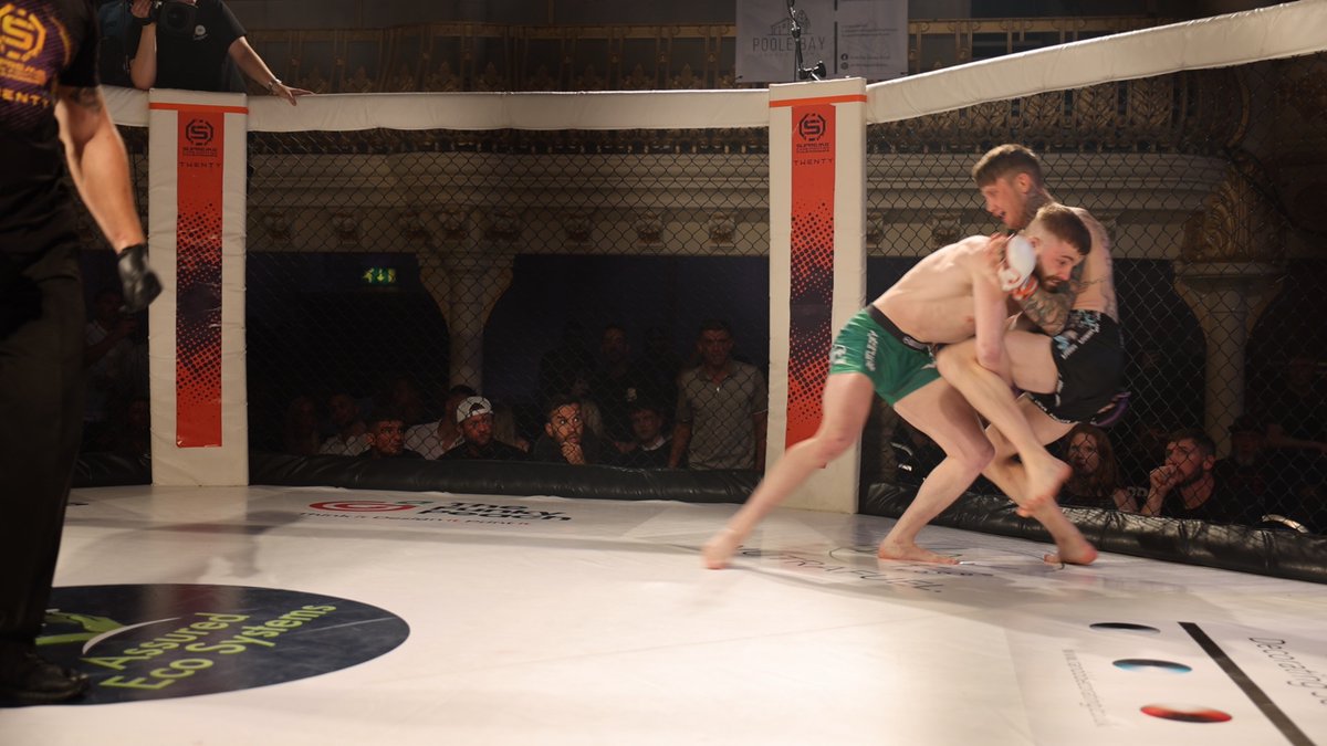 blopvideo's tweet photo. More stills from blop’s coverage at the O2 Bournemouth supporting @fightingproductions and Frankie Gibson’s @fg.fit fight at the @supreme_championships cage fighting championship. 

#ufcfightnight #mmaevent #fightingvideos #cagewarriors #boxingtraining #fightnights #fightnight https://t.co/E23sVdYyAW