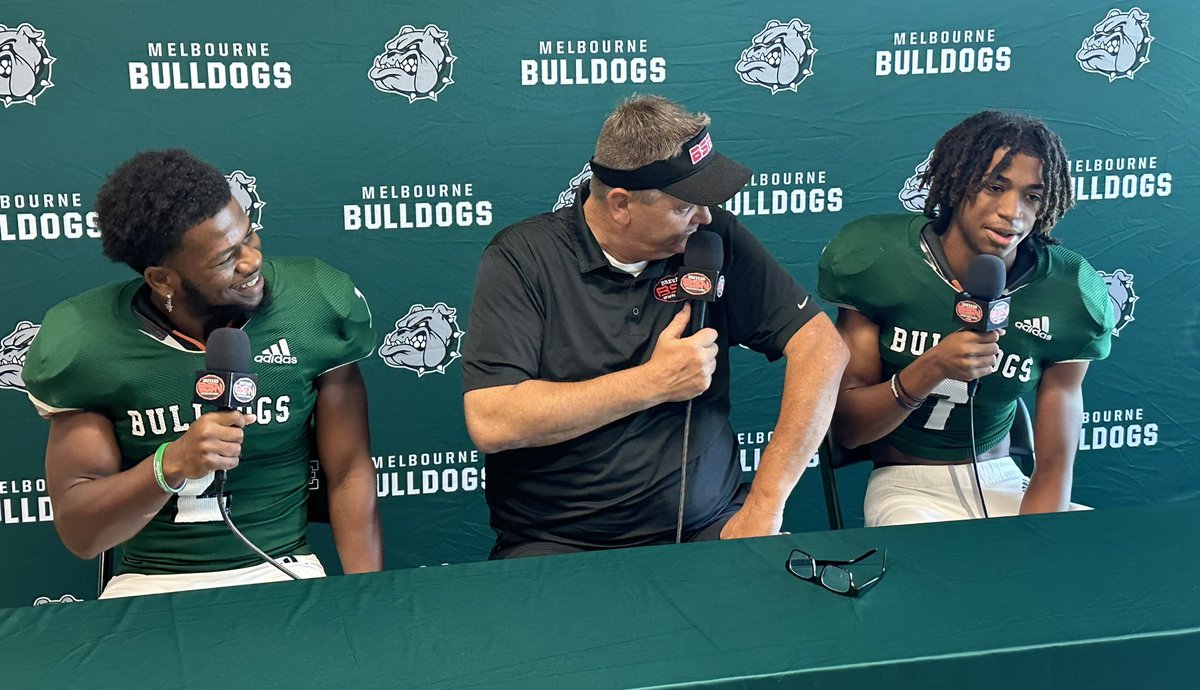 BrettBlack33's tweet photo. Media Day @MHSdogsfootball 💪💚💪
#BetterTogether @Coach_Kintigh @LyleNaber @coachpannucci @MHSRecruits @Hinds_football @FrappeRandall @LandonMallady @Jjohnny_wright @JordanPidala_qb https://t.co/KR4wqR06fh