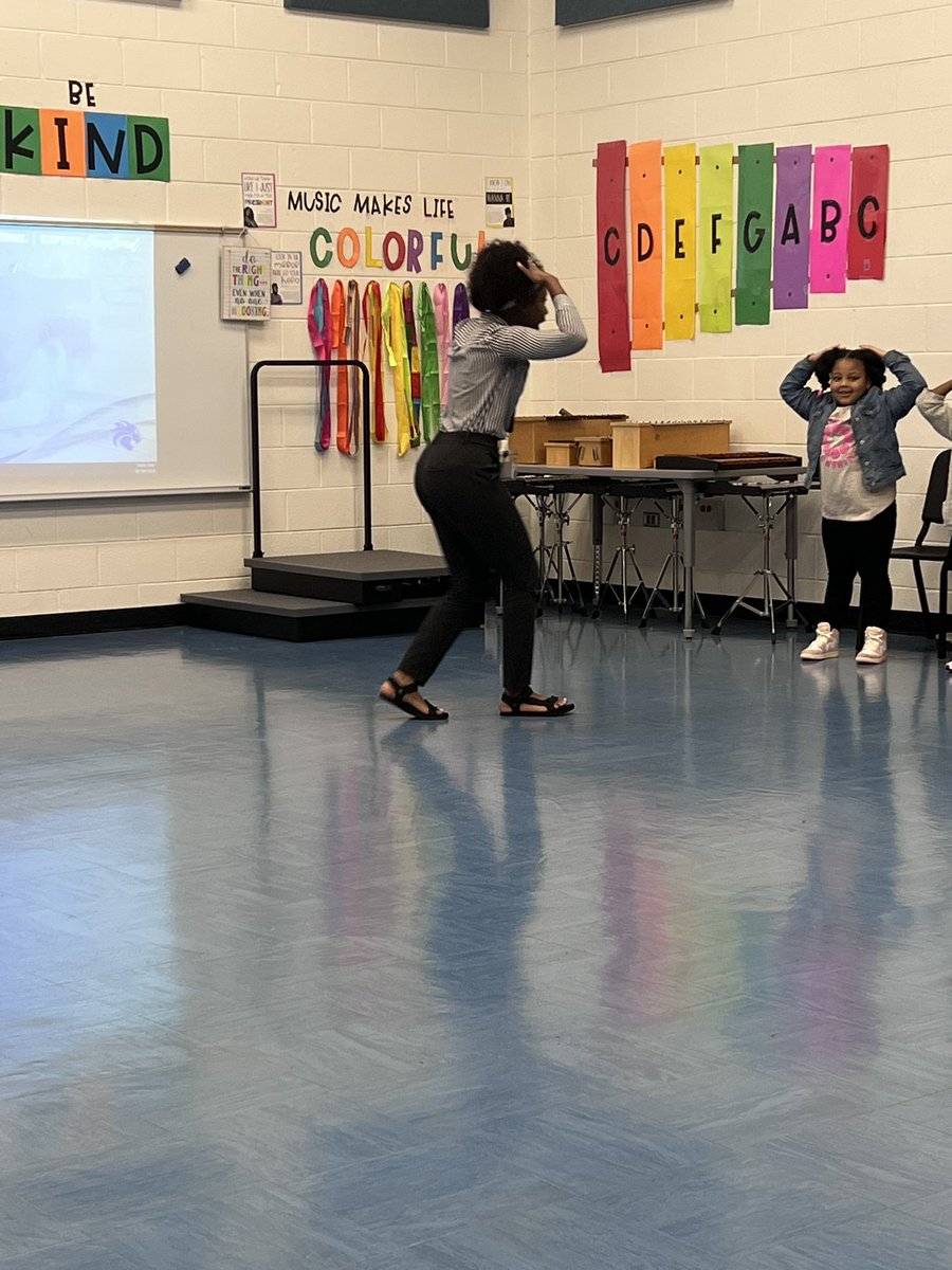 lachon2's tweet photo. This week I had a chance to get around to specials. Music is Math #musicmatters our #wildcats were having fun and learning about pace. #lgestrong #LGEveryday #weareWildcats @LGE__HCS https://t.co/Zo0pi4QK0y