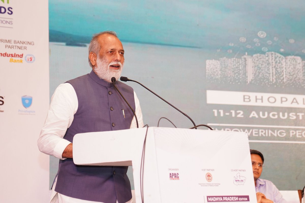 Apacnewsnetwork's tweet photo. Shri Shaitan Singh Pal, Chairman, @MPSeDC_DST in the Valedictory Session at the 4th ‘APAC India Digital Empowerment Meet &amp; Awards - Madhya Pradesh Edition’ on 12 Aug 23 (Day 2) in Bhopal.
#IDEM #IDEMMP #APACGovernance @Shaitan03421912 https://t.co/U8T5mAf1f1