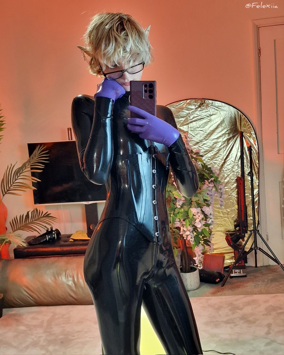 Felexiia's tweet photo. Do you still think I'm a bottom?~ https://t.co/VEiEaRYslE