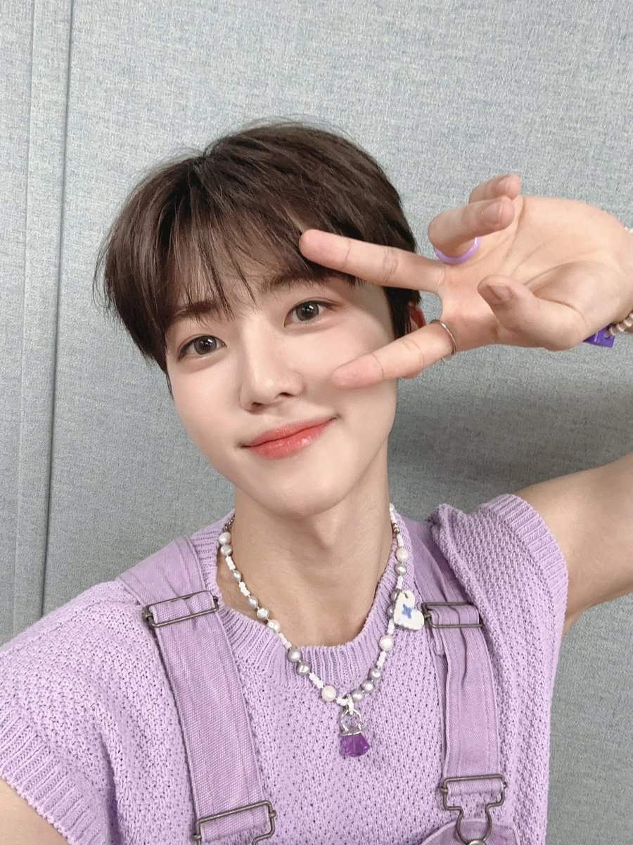 rentwothree's tweet photo. ₊˚ ౨ৎ jaemin day mini giveaway .ᐟ 

8 winners of P20
1 winner of jm glimo lenti (pink)
3 winners of glimo album (unsealed)

     ⤷ mbf, like, rt, and reply:

Happy Nana Day 🐰🐱💖
#DontSkipJaeminDay
#큐티_프리티_재민이_생일파티 
#HAPPYJAEMINDAY

ph only ! ends 8.14, 12 noon ♡ https://t.co/M4hPVkJwiH