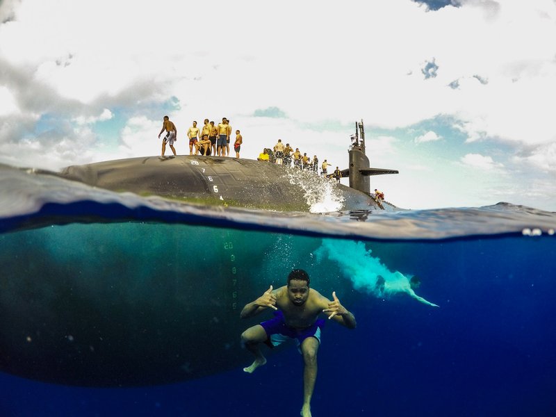 GoodGuysBadLand's tweet photo. Wet Goodguys Sailors of #submarine USS Olympia (SSN-717) during #swimcall in the Pacific. (Credit: Official U.S. Navy Photograph). https://t.co/rGiBXJGrZT