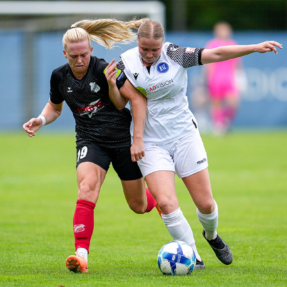 DFB_Frauen's tweet photo. 🏆 DFB-Pokal Runde 1 🏆
Jahn Calden &amp; der SC Sand sind die Gewinnerteams der beiden Samstagspartien 🤩 

Calden gewinnt deutlich mit 7:0 gegen den 1. FFC Montabaur. Der SC Sand setzt sich mit 4:0 gegen den Karlsruher SC durch.
📸 IMAGO
#DieLiga #DFBPokalFrauen #ViaColonia https://t.co/pzkyok7DHF