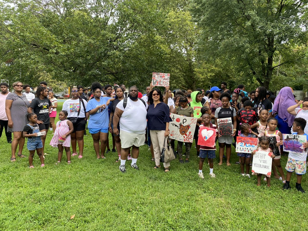 NinaAhmadPHL's tweet photo. Feeling optimistic to see happy young Philadelphians ready for a fun day @ Dorney Park/make memories. KUDOS to @antonmoore1 for organizing this annual summer trip for 500 kids. 🙏🏽chaperones for keeping our children safe. Proud to be a sponsor & invest in #PromiseOfPhiladelphia. https://t.co/VP2RGOPn8a