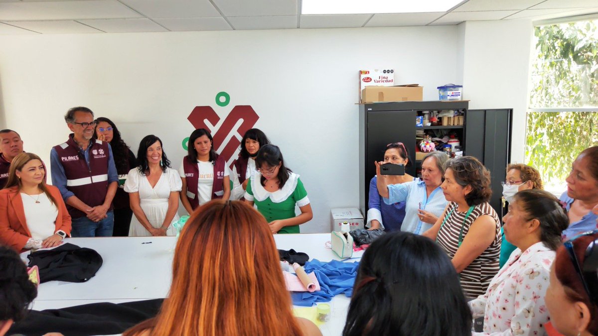 DIF_NMX's tweet photo. La titular del @DIF_NMX , @nurifernandeze , acompañada del coordinador del Subsistema de Educación Comunitaria de @CdmxPilares, @Javier_Hidalgo, y @RebecaSanchezS, directora General del @DIFCDMX, recorrió la sede “Muyuguarda”, en la Alcaldía Xochimilco. https://t.co/q7PBTUR7Tm